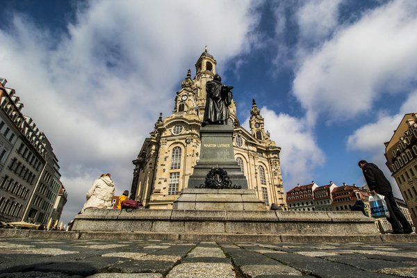 Peut-on trouver une croisière qui propose des excursions pour observer les baleines en Islande?