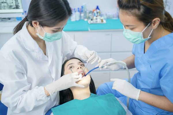 Où découvrir les traditions de la fabrication de la dentelle en Belgique : ateliers et artisans recommandés ?